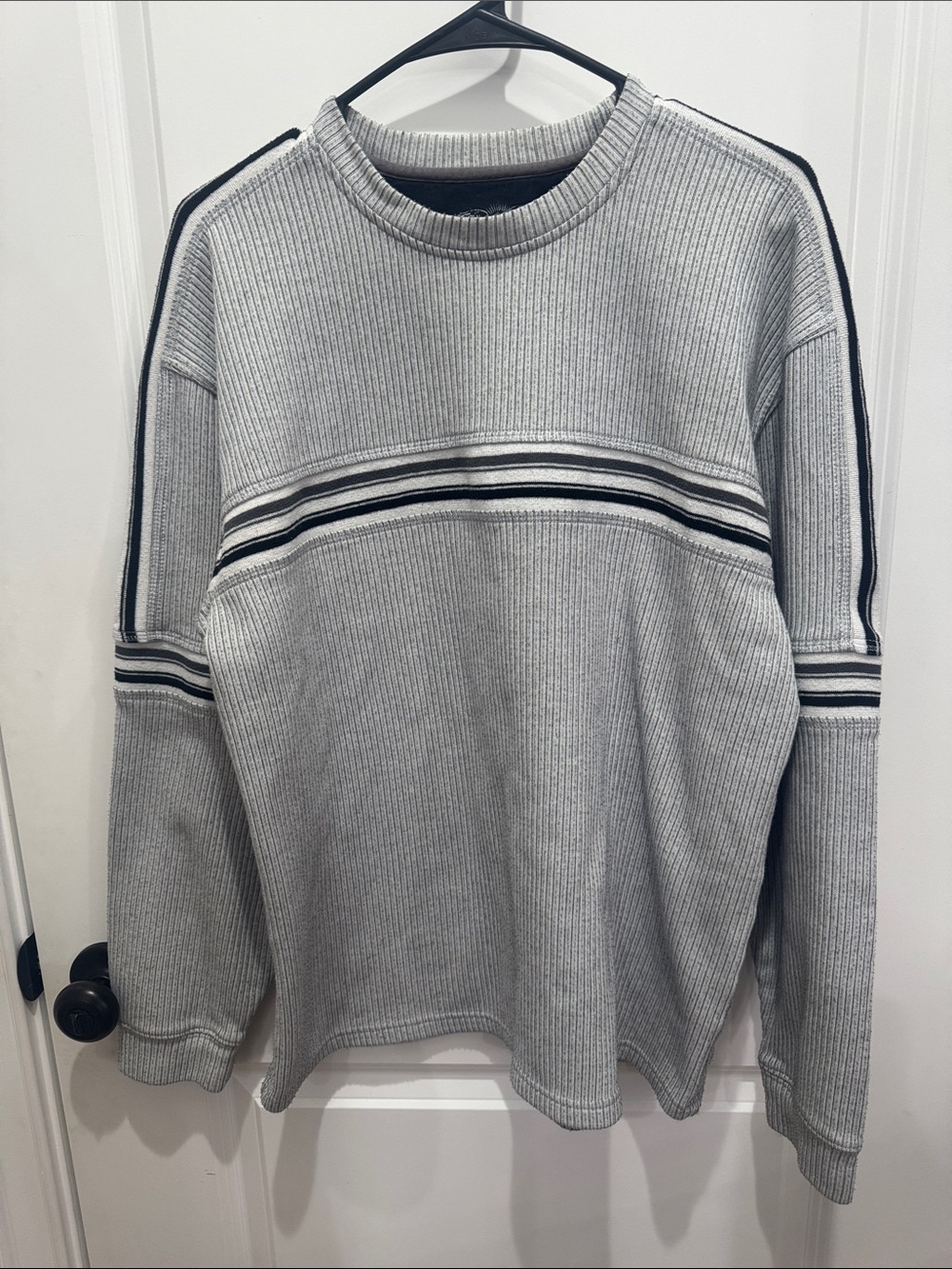 Vintage Gray Ribbed Crewneck Sweater with Black Stripe Detail